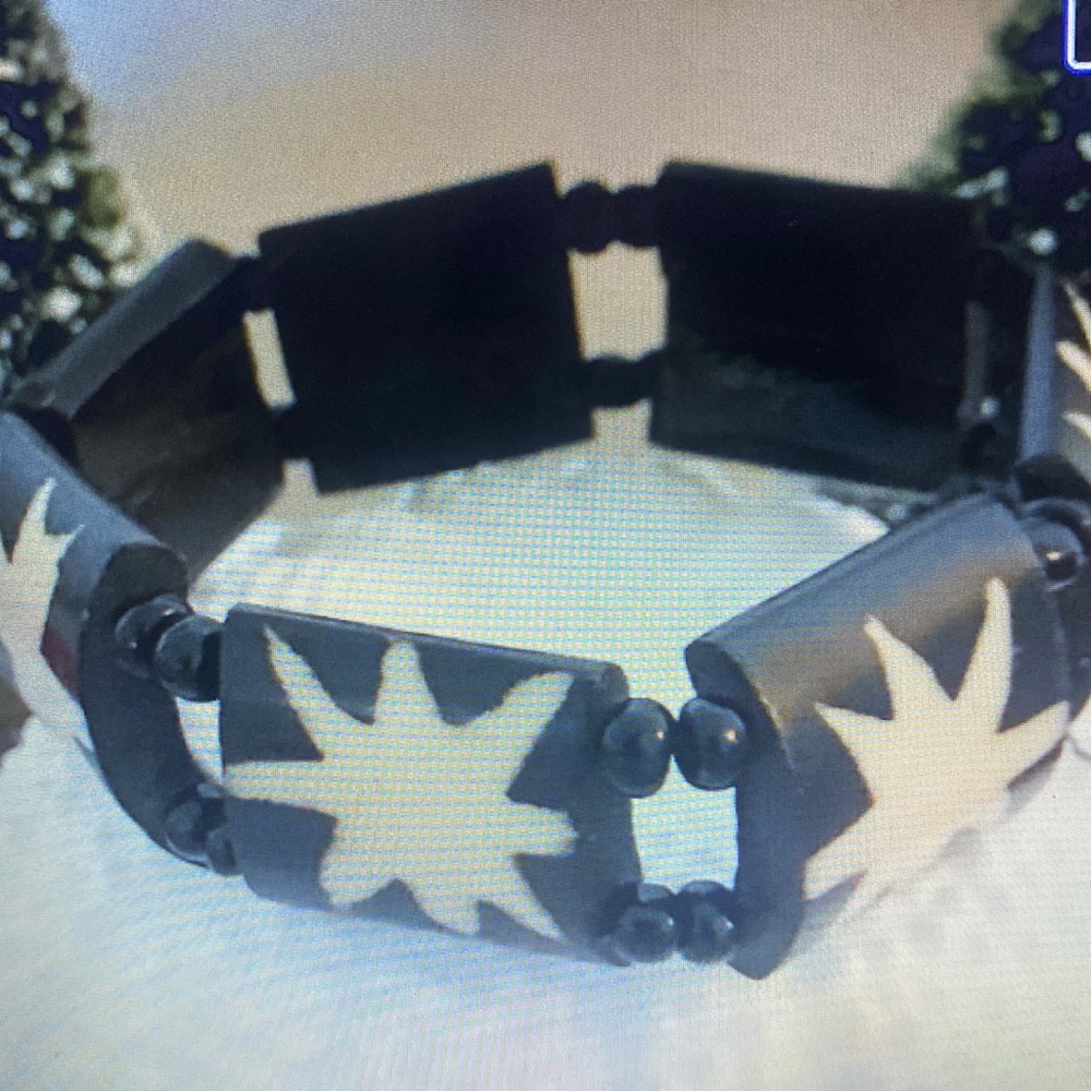 Vintage S Africa. Ebony  Bracelet. The ebony has white sunburst inlay.